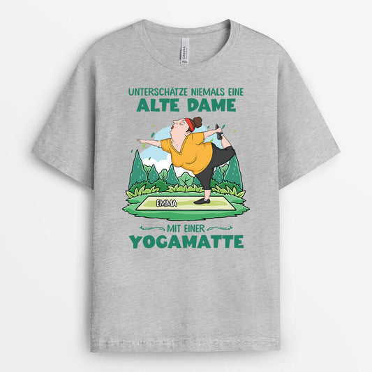 1888AGE2 personalisiertes unterschatze niemals eine alte dame mit einer yogamatte t shirt