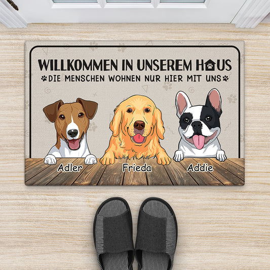2955DGE1 willkommen in unserem haus die menschen wohnen nur hier mit uns personalisierte fussmatte fur hundeliebhaber 2955_2