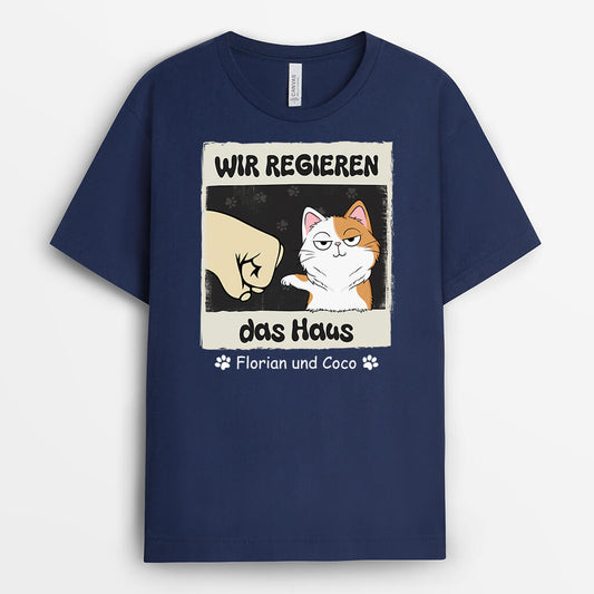 3424AGE2 wir regieren das haus personalisiertes t shirt mit verspielten katzen