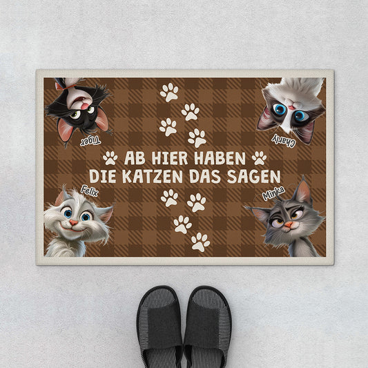3947DGE1 ab hier haben die katzen das sagen personalisiertes geschenk katzen fussmatte 3947DKI5D