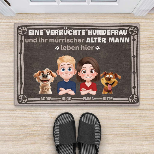 4060DGE2 eine verruckte hundefrau und ihr murrischer alter mann personalisierte fussmatte mit hund fur paare 4060DKM0C