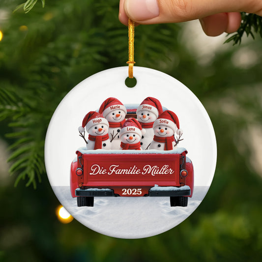 5659OGE2 schneemann im roten auto personalisierter christbaumschmuck familie_ keramik 5659OTVZI