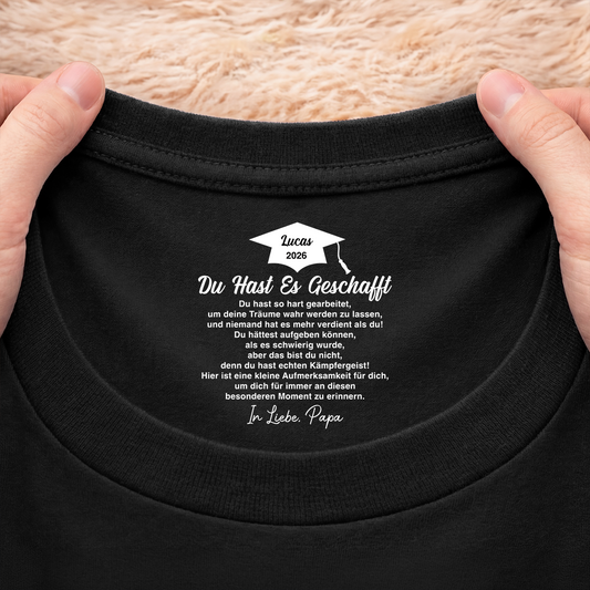 8938AGE2 du hast es geschafft personalisierte geschenke abschluss schwarzes t shirt nackenlabel drucken sohn tochter 8938aa8haa