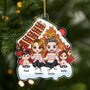 1558OGE1 personalisiertes niedliche familie sitzt am weihnachtslebkuchenhaus ornament_81828318 9926 4f69 bfd8 b174d2cd67e8