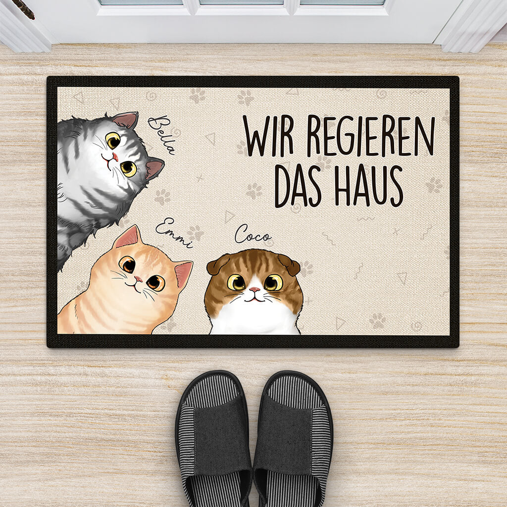 3245DGE2 wir regieren das haus  personalisierte fussmatte fur katzenliebhaber