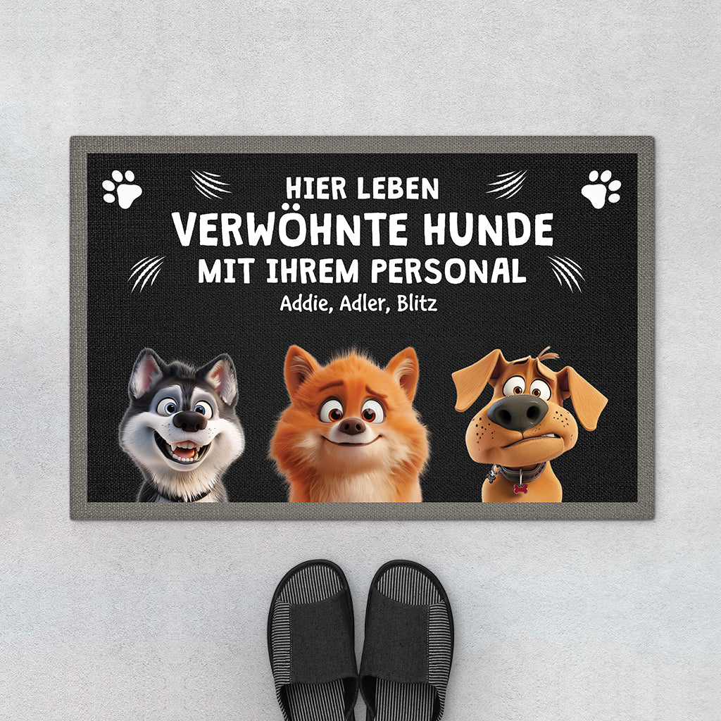 4414DGE1 hier leben verwohnte hunde mit ihrem personal fussmatte hunde personalisiert_ 4414D