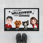 5680DGE1 herzlich willkommen zu hause cartoon personalisierte fussmatte familie mit hund und katze_ 5680D3VAD