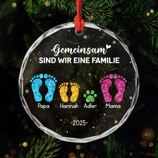 6243OGE1 gemeinsam sind wir eine familie fussabdruck personalisierter christbaumschmuck familie_ glas 6243O8QQI