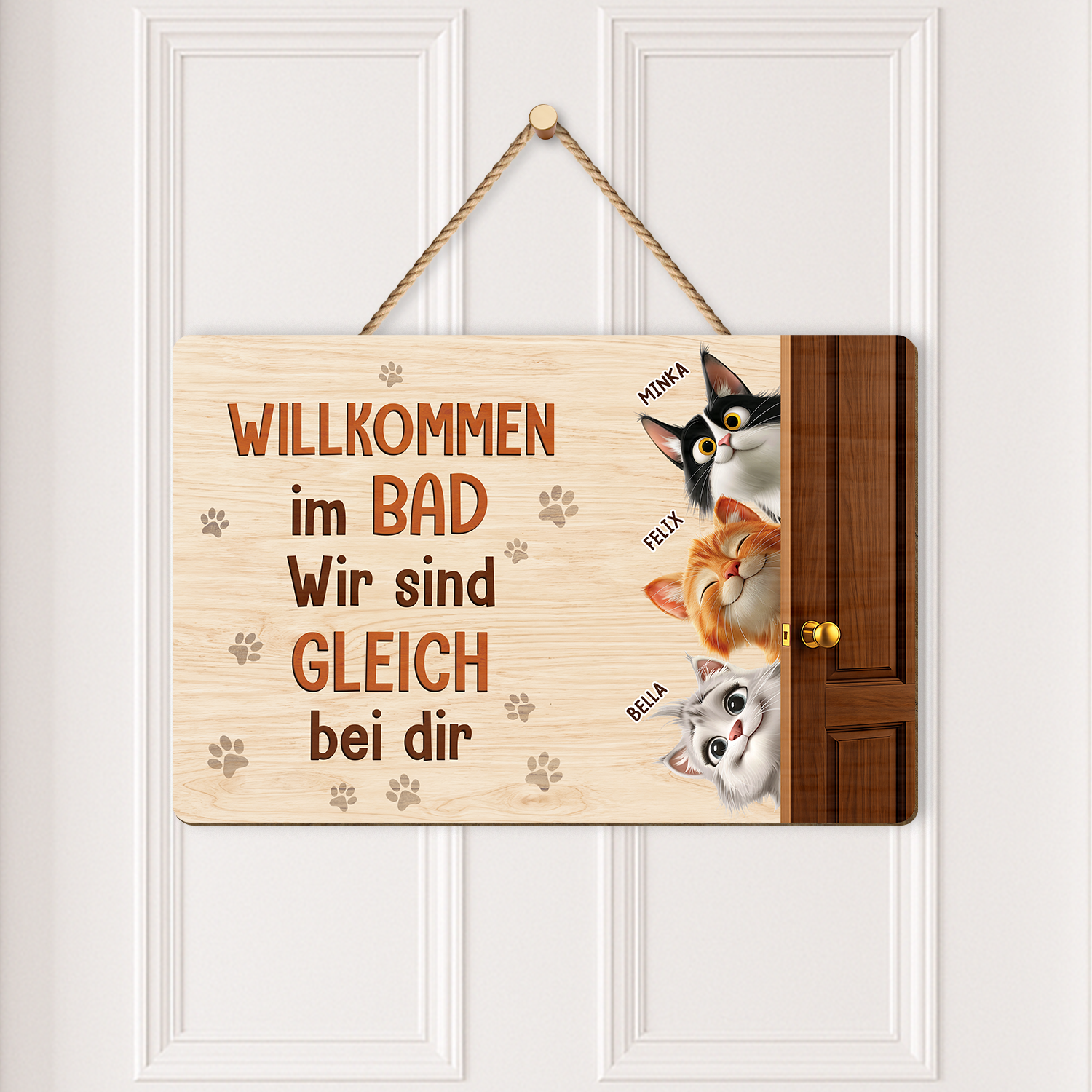 7735QGE2 willkommen im bad wir sind gleich bei dir holzschild personalisiert_ katze 7735qtrad