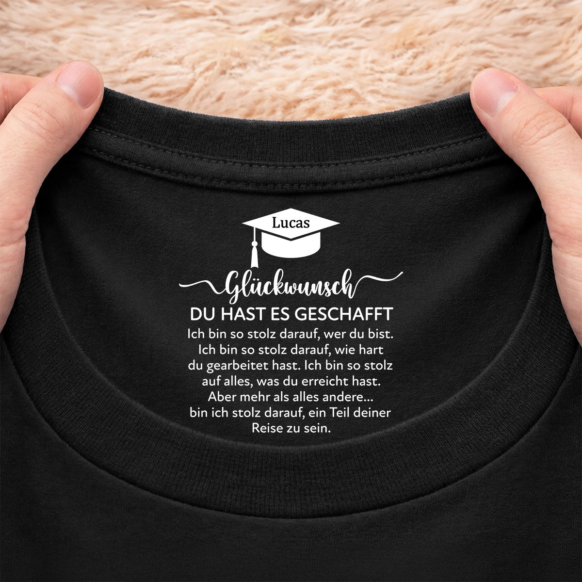 8964AGE1 du hast es geschafft schwarzes t shirt personalisiert nackenlabel drucken abschluss 8964aaavls_2